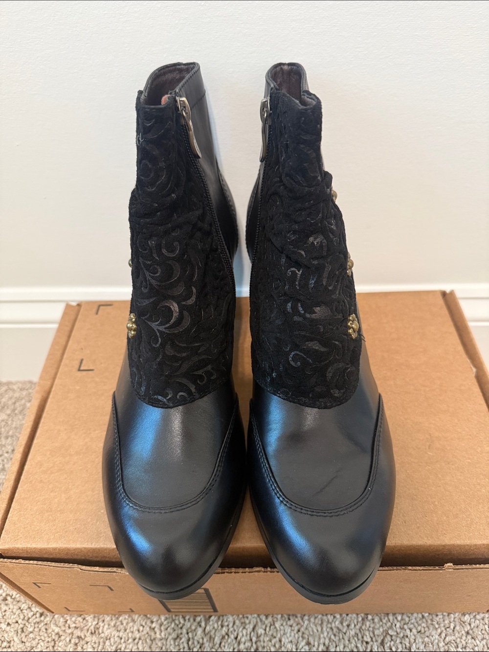 L'Artiste by Spring Belgard Black Leather Women's Ankle Boots - Picture 2 of 3